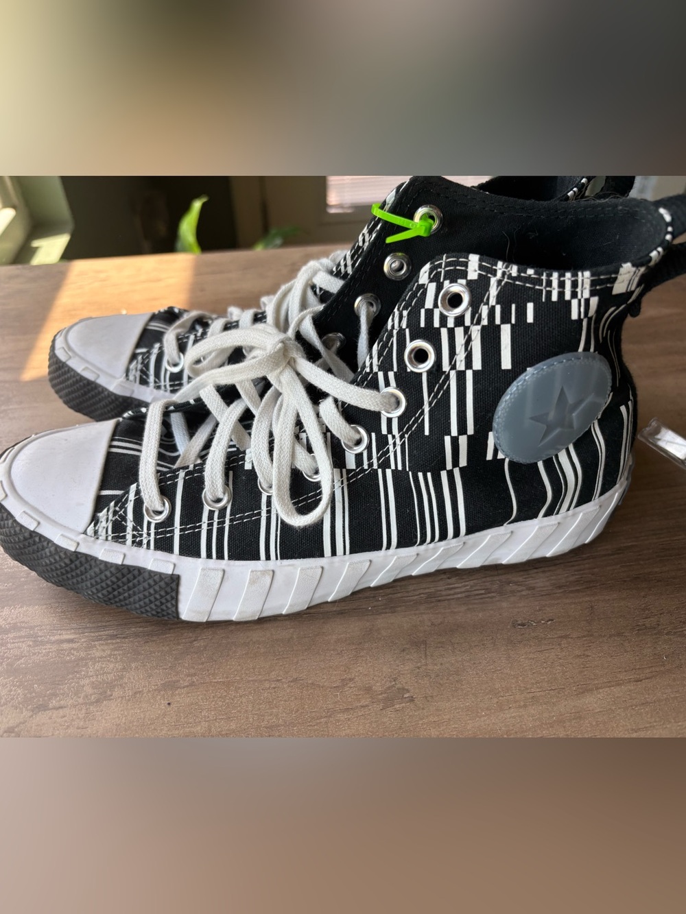 Men’s 7.5 converse
